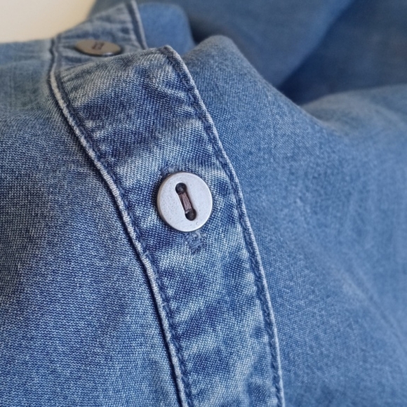 J. Jill Chambray Denim Lyocell Long Sleeve Button Down/ Side Boyfriend Shirt XSP - Picture 12 of 15